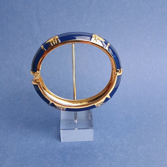 Crown Pattern Enamel Hinge Bangle Clamper Oval Bracelet Dark Blue Gold Tone - Picture 4 of 5